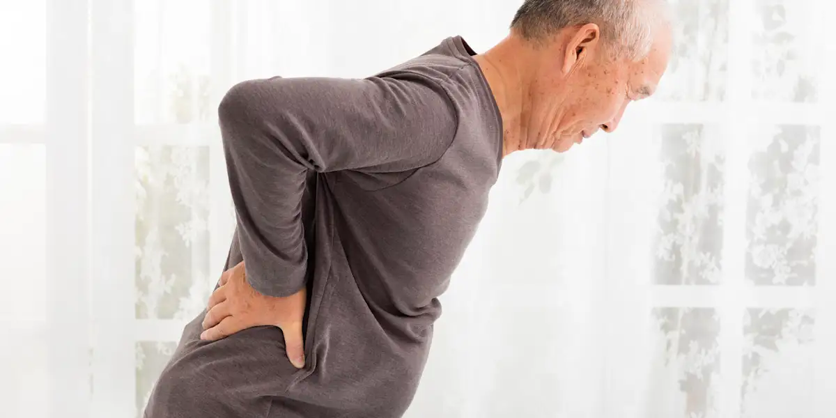2 Causes of Back Pain: Disc Herniation and Spinal Stenosis 2 Causes of Back Pain: Disc Herniation and Spinal Stenosis